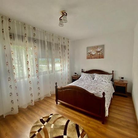 Apartament Sunshine Lägenhet Orşova Exteriör bild