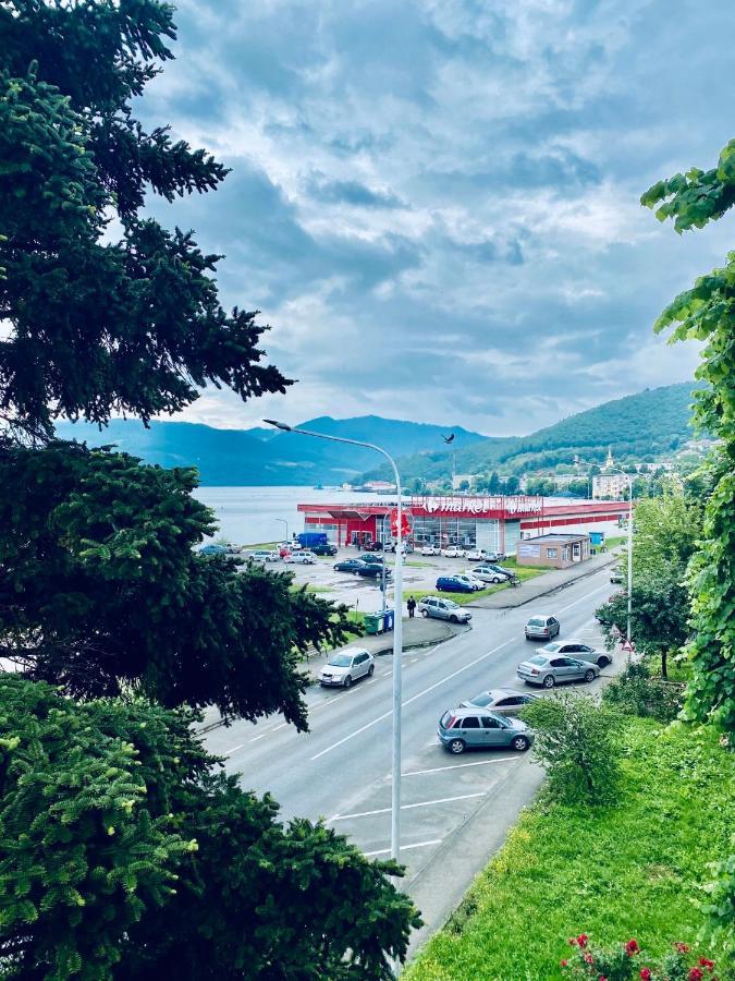 Apartament Sunshine Lägenhet Orşova Exteriör bild